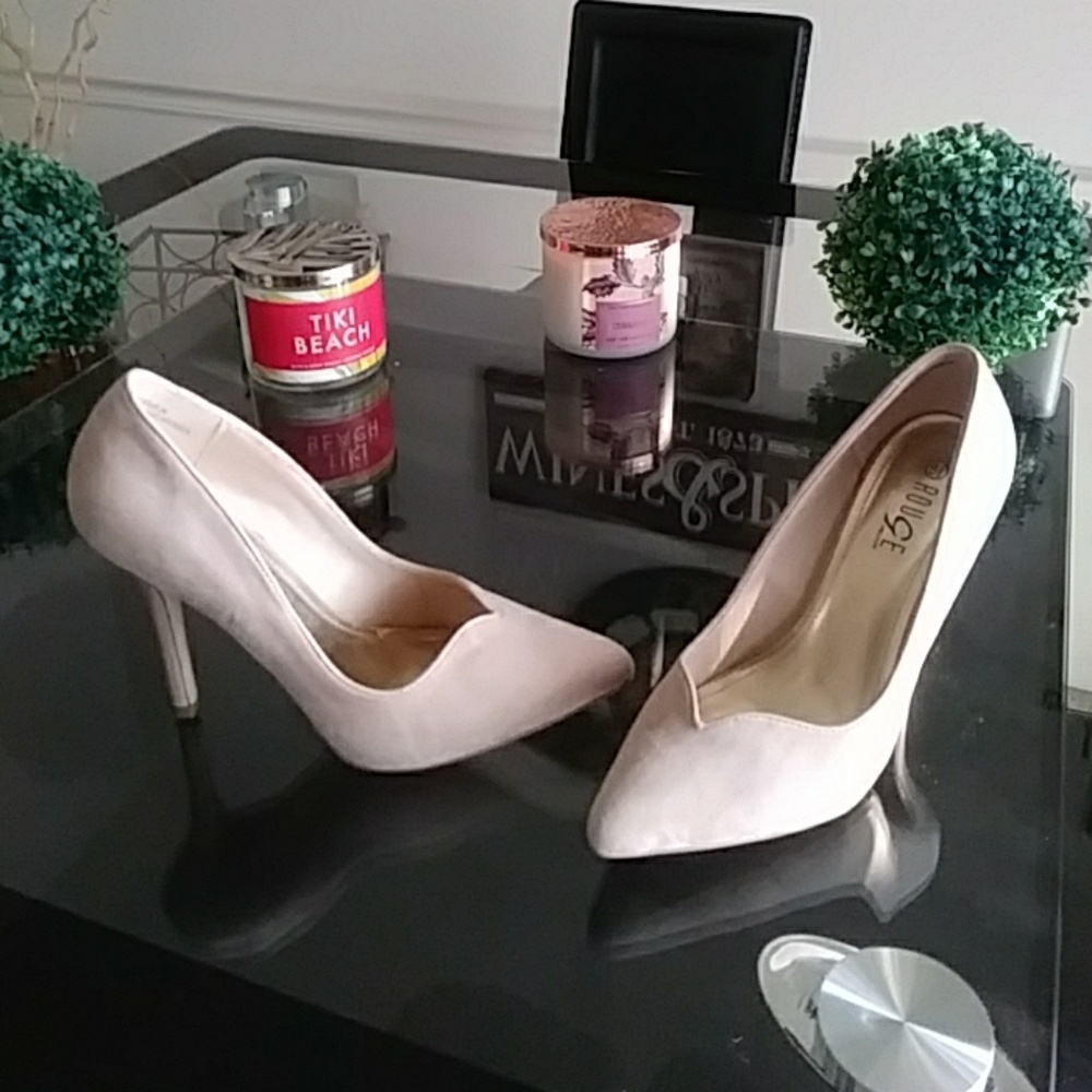 EUC Nude Pumps